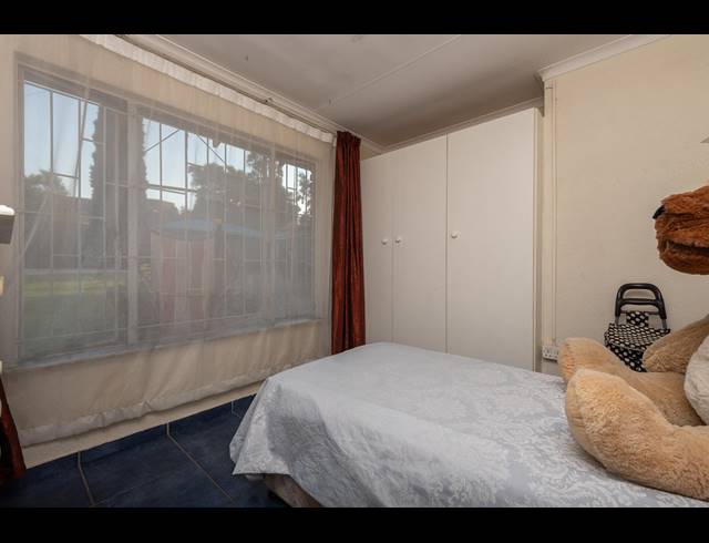 5 BEDROOM FREEHOLD SOLD IN ELANDSPARK